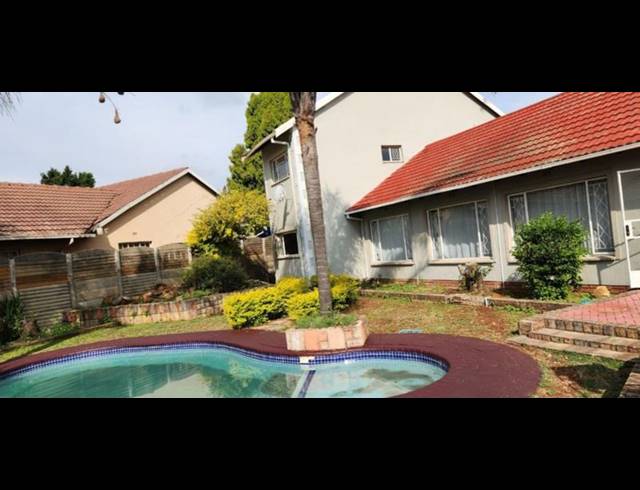 6 BEDROOM HOUSE FOR SALE IN GLEN MARAIS